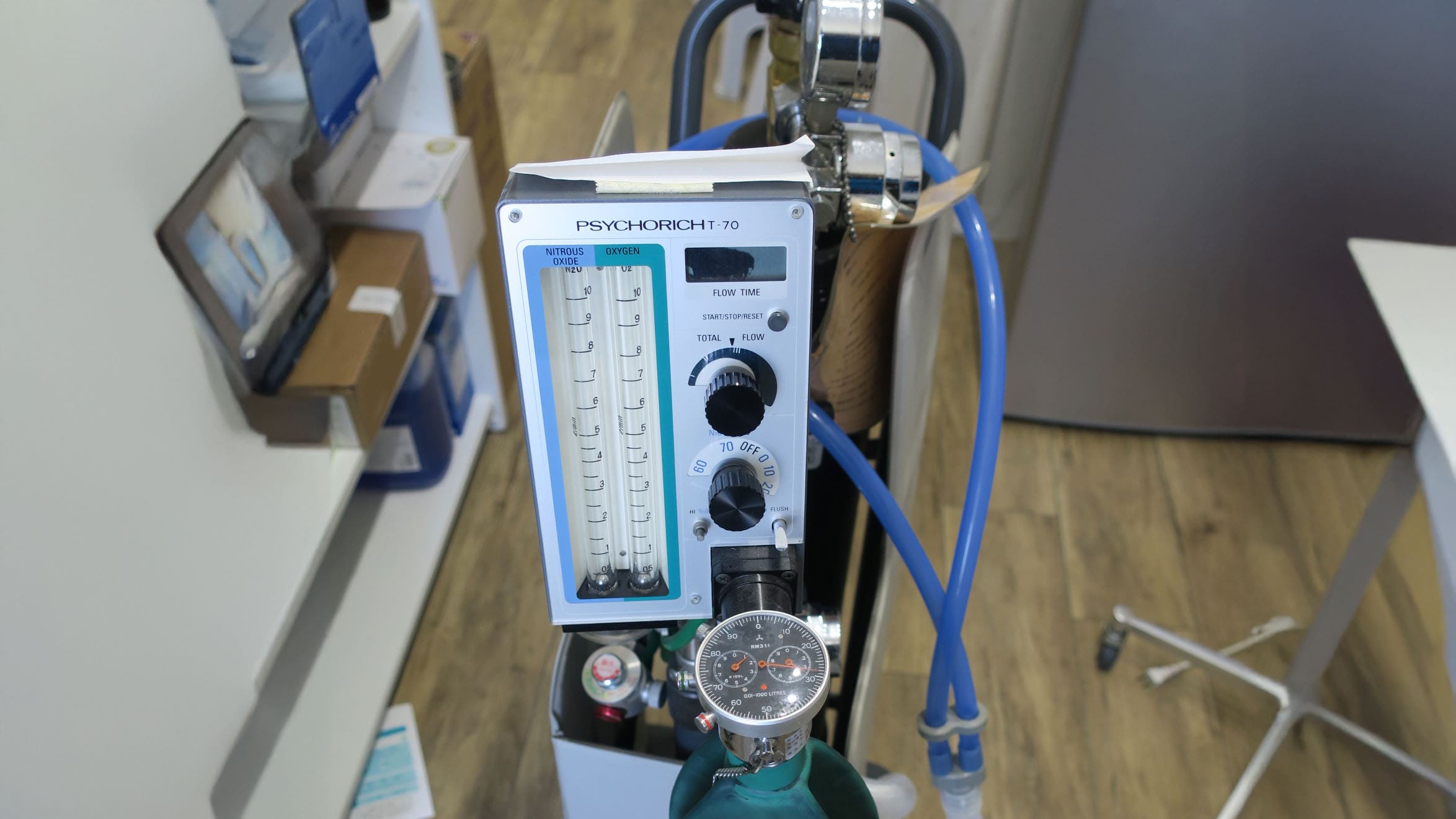 歯科恐怖症の方でもリラックスして治療を受けられる笑気ガス吸入装置